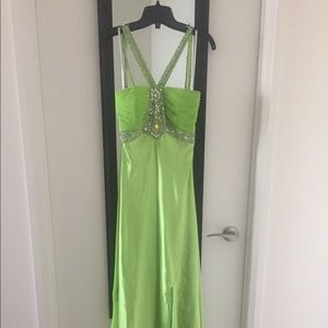 Size 7/8 Le chateau floor length dress
